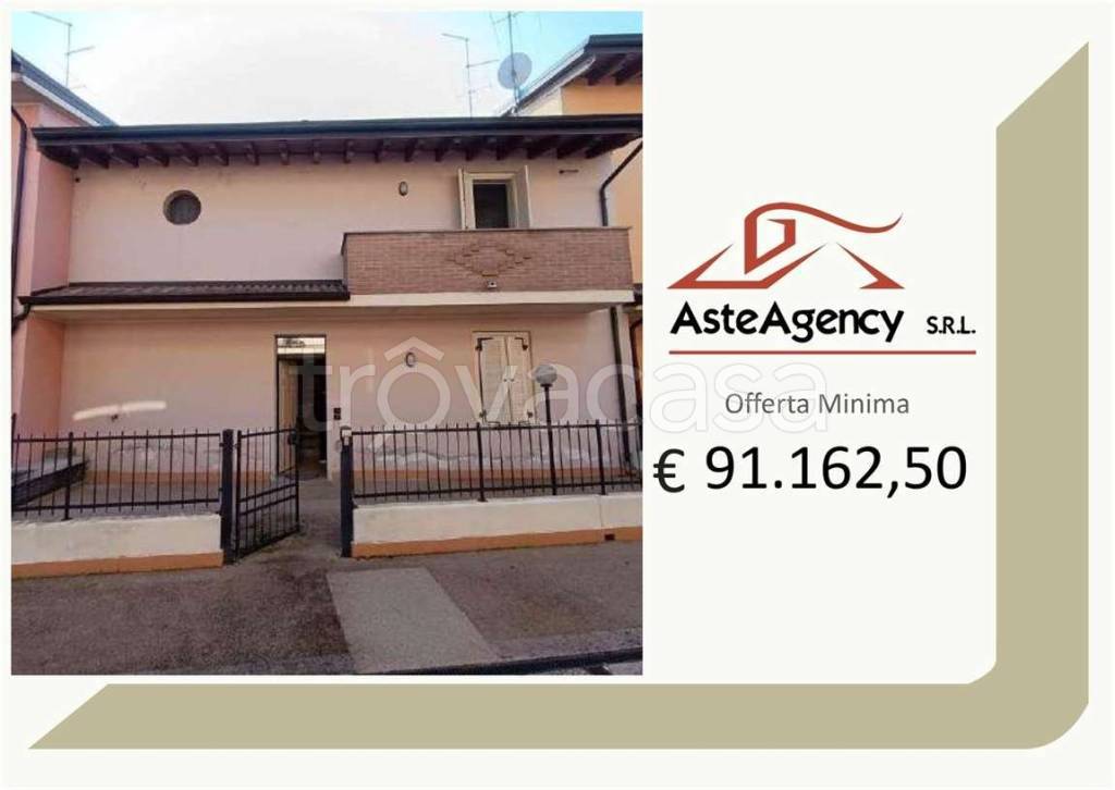casa indipendente in vendita a Viadana