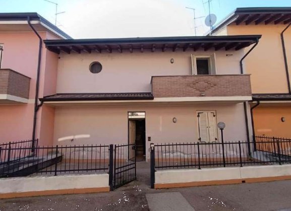 casa indipendente in vendita a Viadana