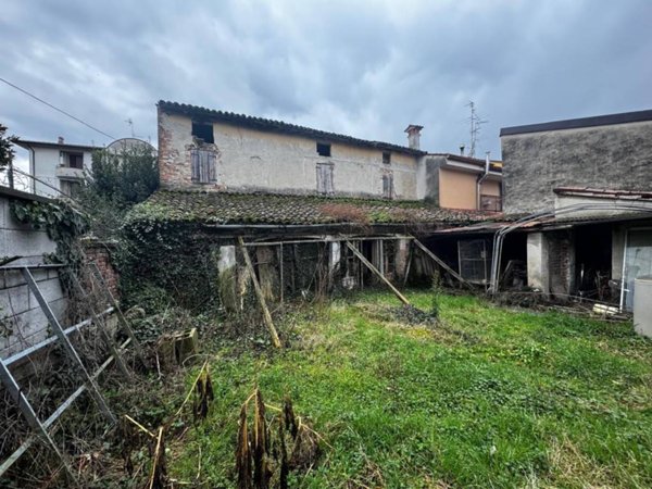 casa indipendente in vendita a Viadana