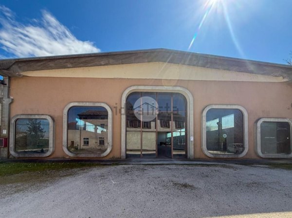 capannone in vendita a Viadana
