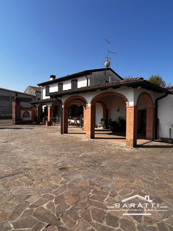 casa indipendente in vendita a Viadana