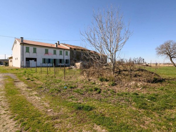 casa indipendente in vendita a Viadana in zona Cicognara
