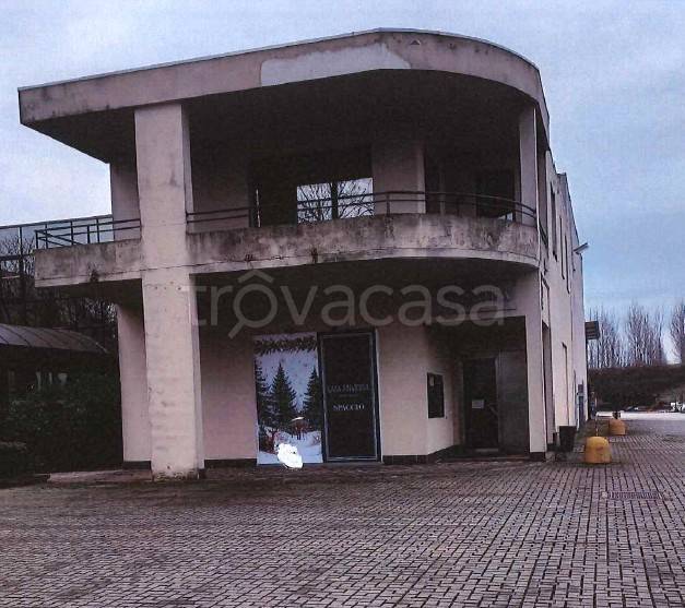 locale commerciale in vendita a Viadana