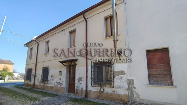 casa indipendente in vendita a Viadana in zona Cavallara