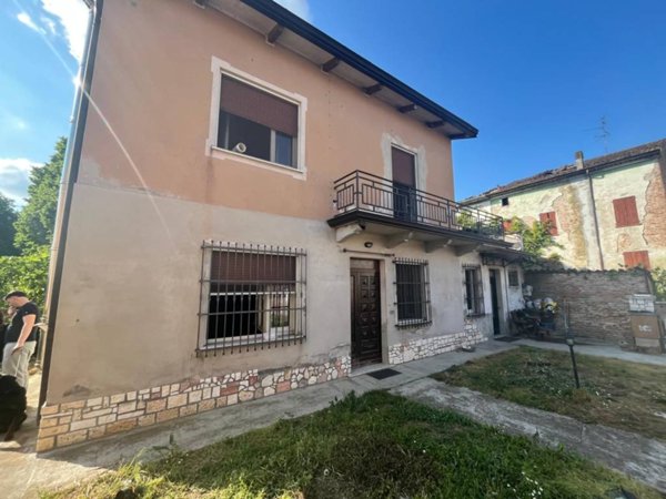 casa indipendente in vendita a Viadana in zona Cizzolo