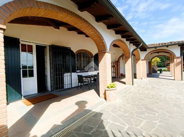 casa indipendente in vendita a Viadana