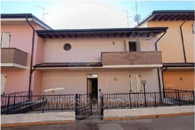 casa indipendente in vendita a Viadana