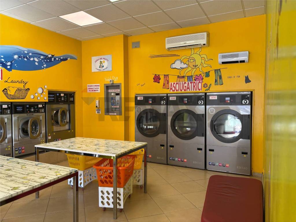 locale commerciale in vendita a Viadana