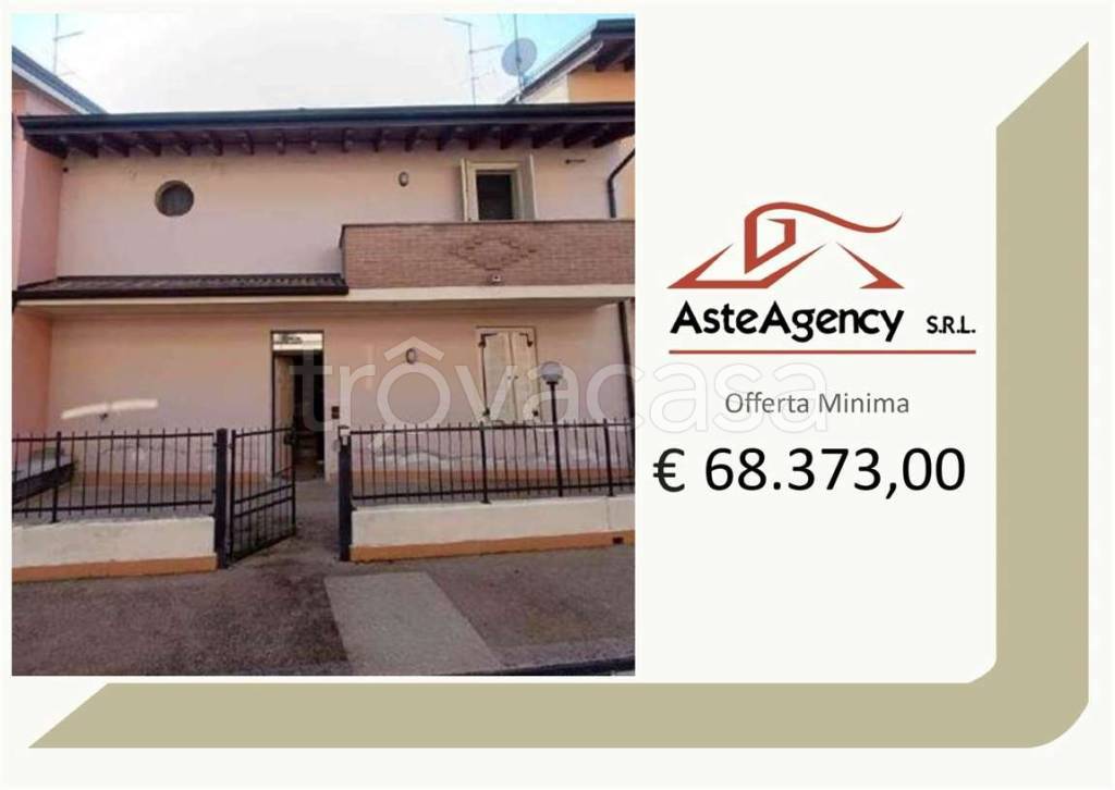 casa indipendente in vendita a Viadana