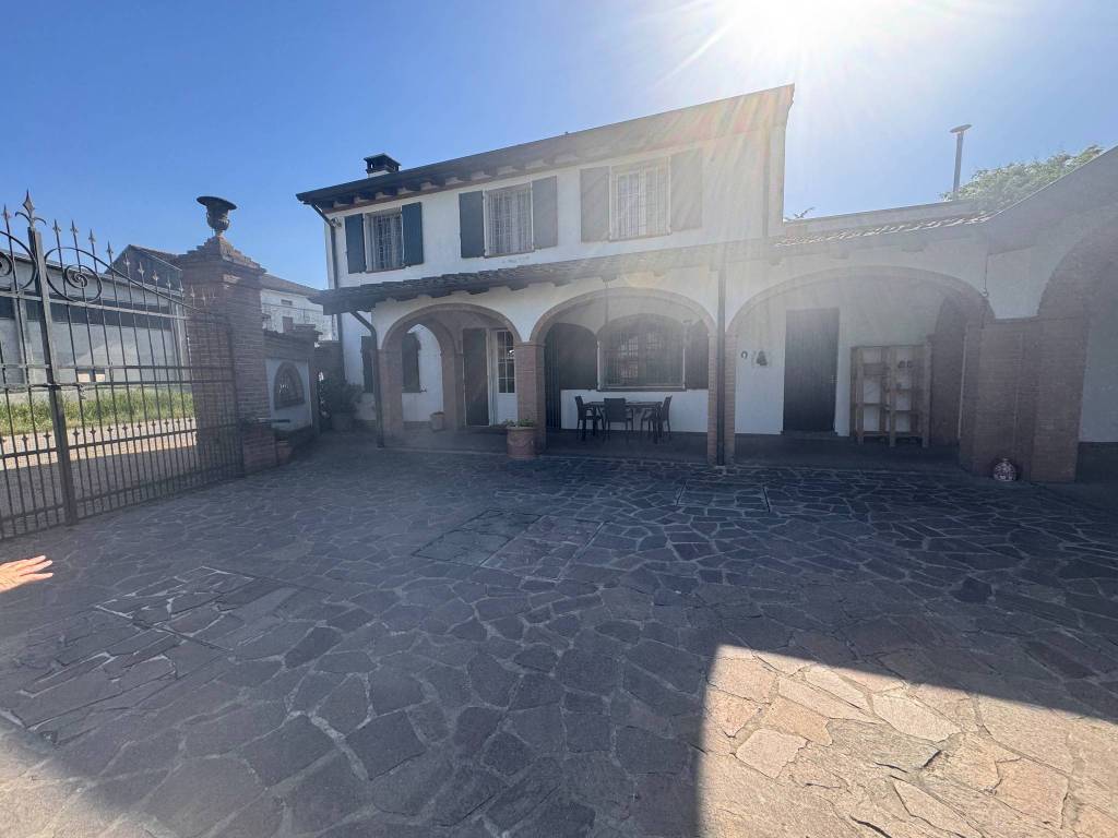casa indipendente in vendita a Viadana