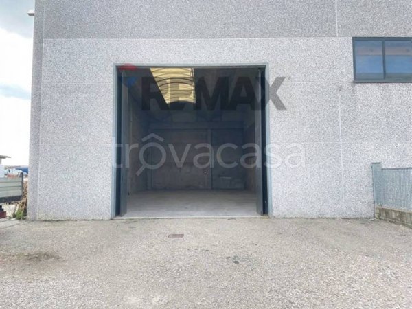 locale commerciale in vendita a Viadana