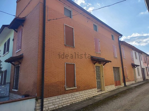 casa indipendente in vendita a Viadana in zona Cicognara