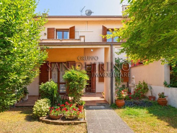 casa indipendente in vendita a Viadana in zona San Matteo