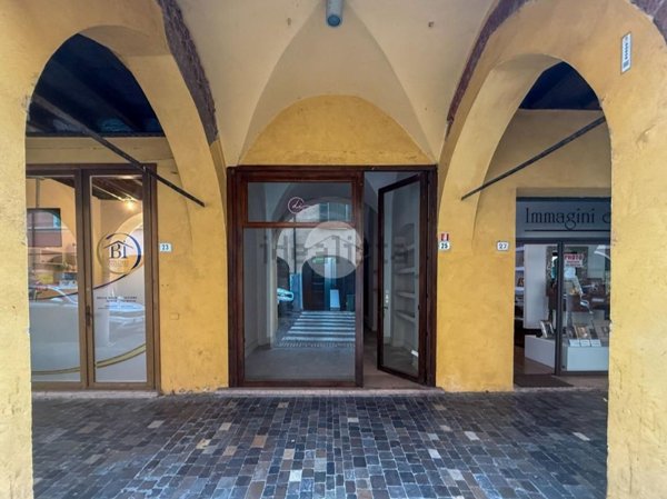 locale commerciale in vendita a Viadana