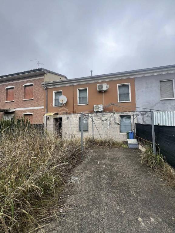 casa indipendente in vendita a Viadana