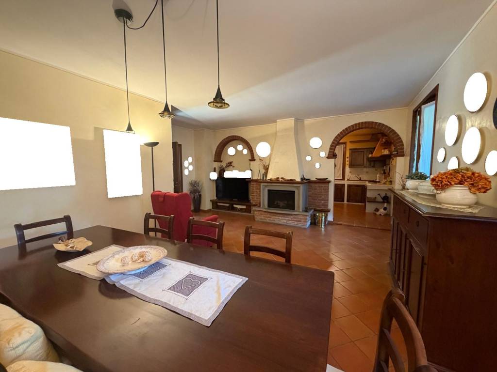 casa indipendente in vendita a Viadana