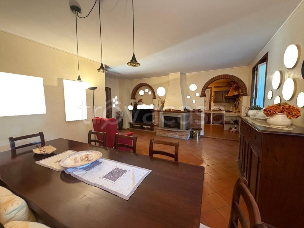 casa indipendente in vendita a Viadana