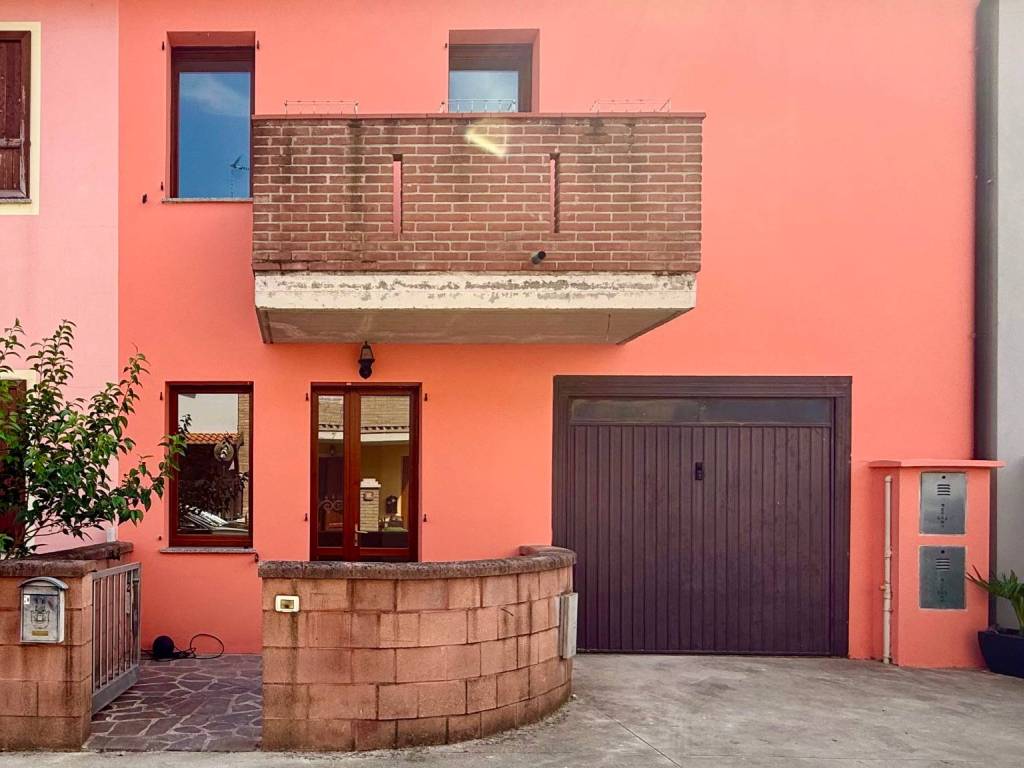 casa indipendente in vendita a Viadana
