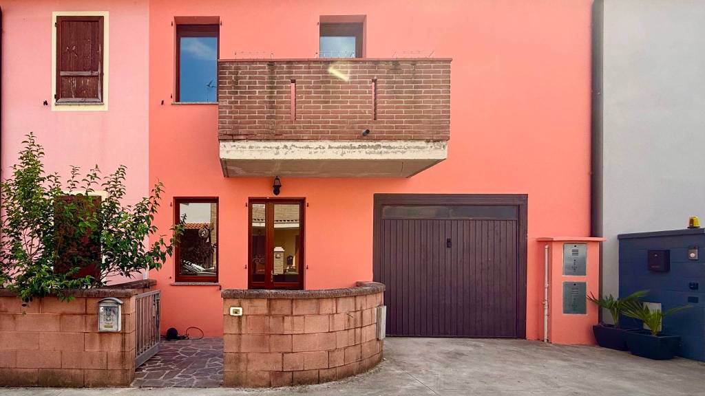 casa indipendente in vendita a Viadana