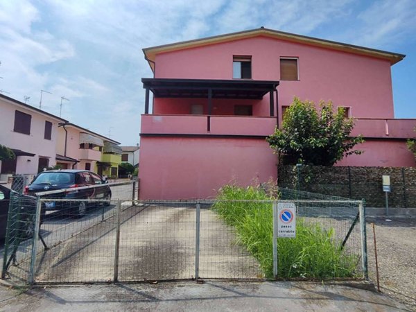 appartamento in vendita a Viadana in zona Cogozzo