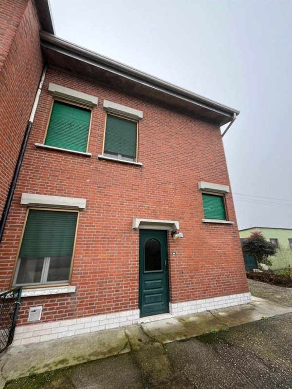 casa indipendente in vendita a Viadana in zona Buzzoletto