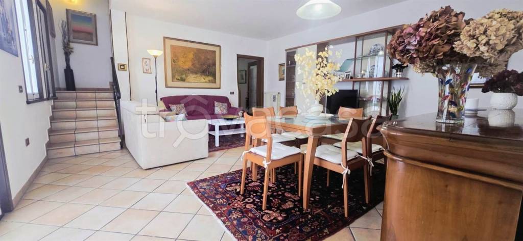 casa indipendente in vendita a Viadana