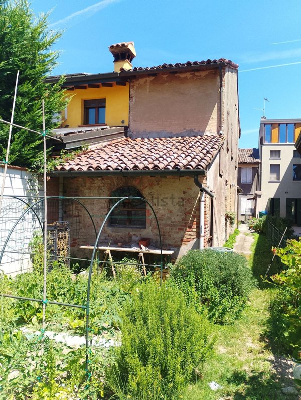 casa indipendente in vendita a Viadana in zona Cicognara