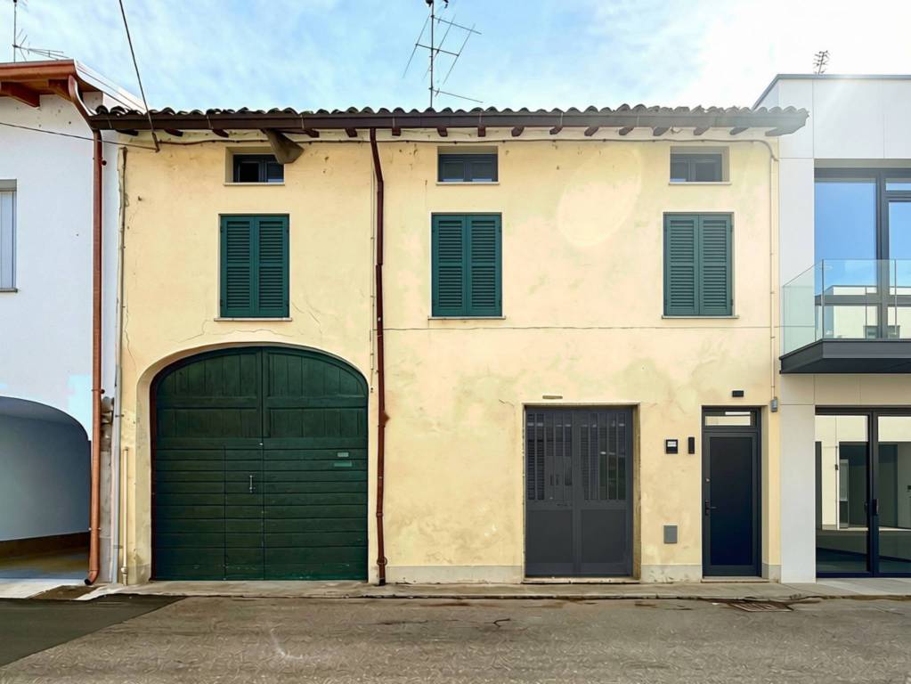 casa indipendente in vendita a Viadana in zona Cogozzo