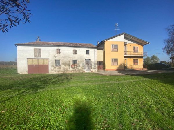 casa indipendente in vendita a Villimpenta
