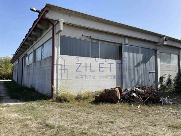 locale di sgombero in vendita a Villimpenta