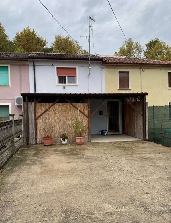 casa indipendente in vendita a Villimpenta