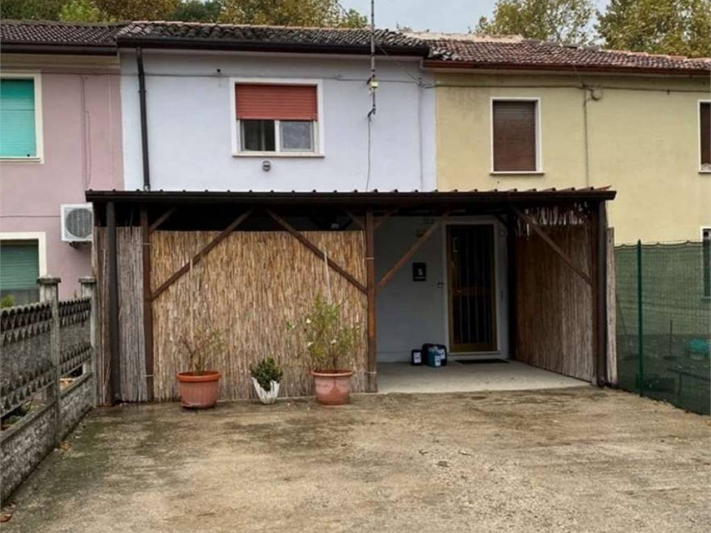 casa indipendente in vendita a Villimpenta