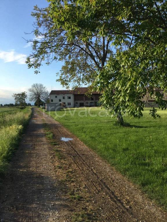 casa indipendente in vendita a Villimpenta