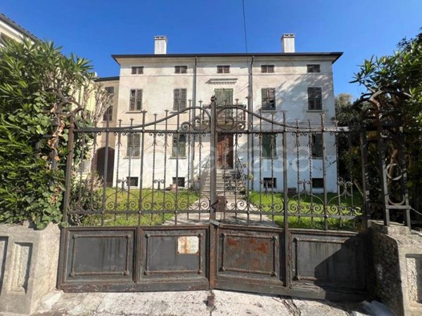 casa indipendente in vendita a Villimpenta