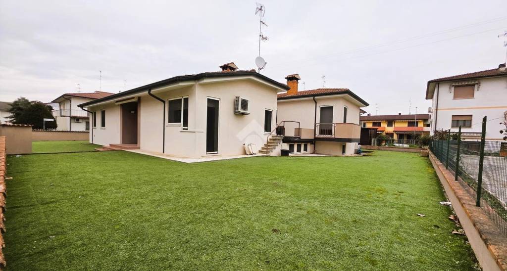 casa indipendente in vendita a Villimpenta