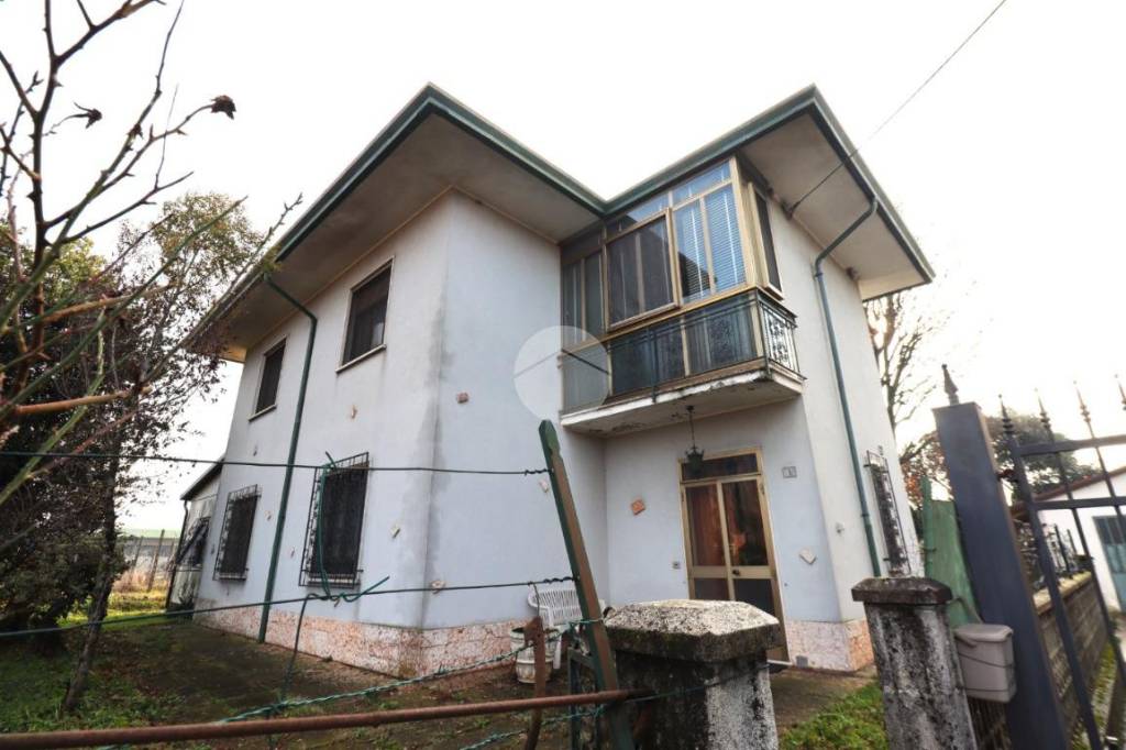 casa indipendente in vendita a Villimpenta