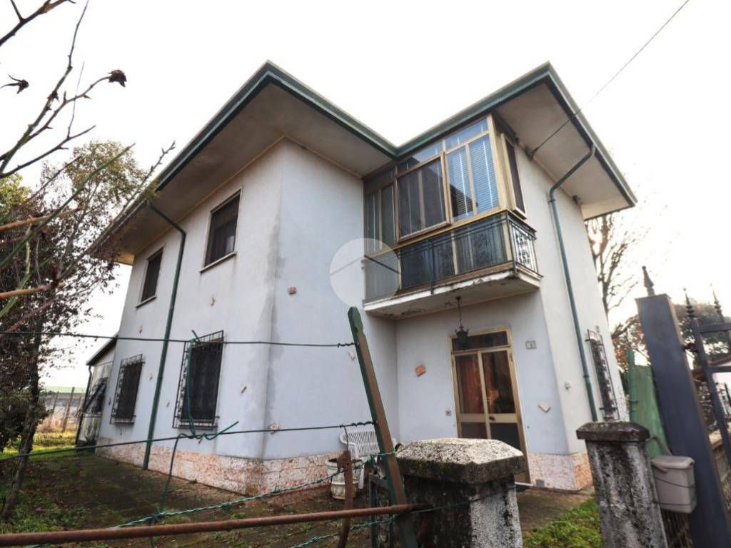 casa indipendente in vendita a Villimpenta