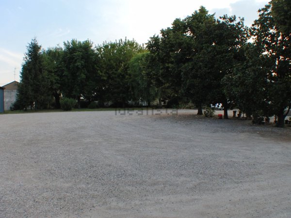 locale di sgombero in vendita a Villimpenta