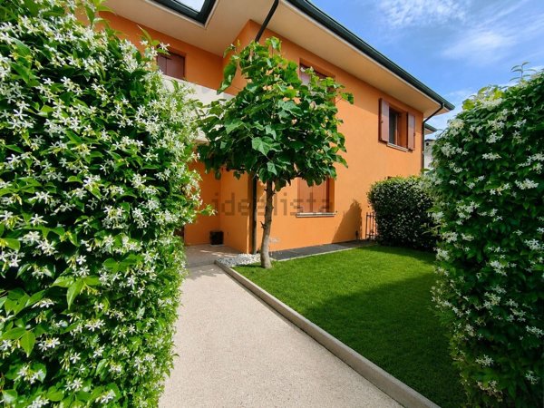 casa indipendente in vendita a Villimpenta