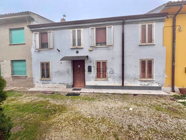 casa indipendente in vendita a Villimpenta