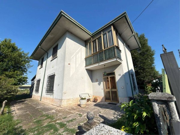 casa indipendente in vendita a Villimpenta