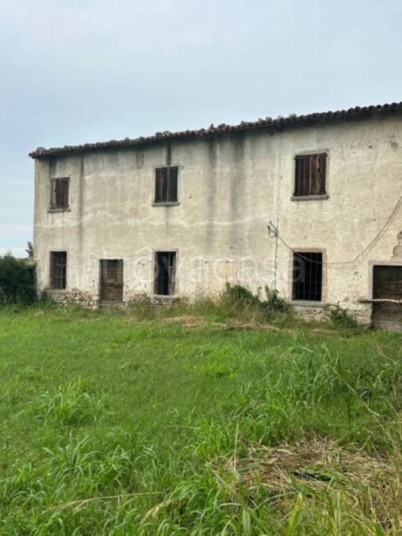 casa indipendente in vendita a Volta Mantovana in zona Ferri