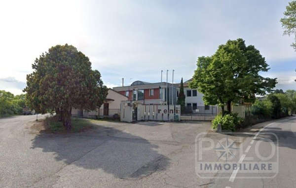 locale commerciale in vendita a Volta Mantovana