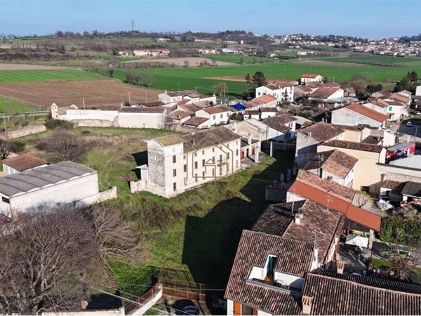 casa indipendente in vendita a Volta Mantovana in zona Foresto