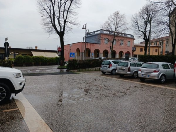 negozio in vendita a Volta Mantovana