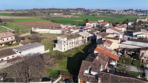 casa indipendente in vendita a Volta Mantovana in zona Foresto