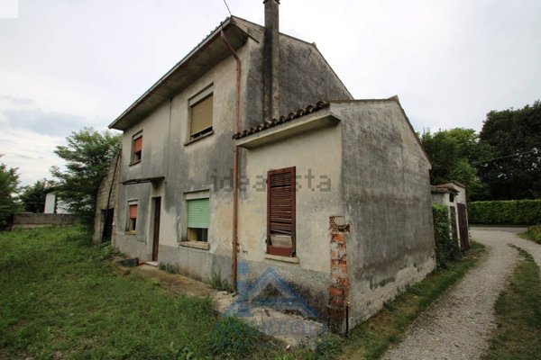quadrivano in vendita a Volta Mantovana