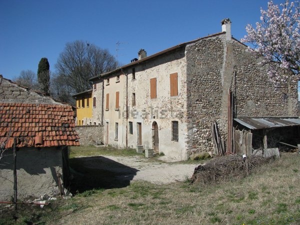 casale in vendita a Volta Mantovana