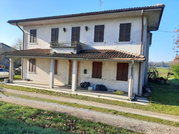 casa indipendente in vendita a Volta Mantovana in zona Ferri