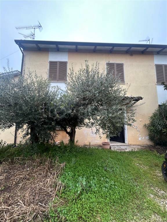 casa indipendente in vendita a Volta Mantovana in zona Foresto